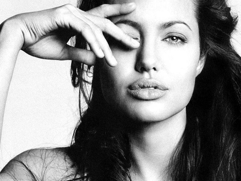 Angelina Jolie 383181