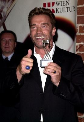 Arnold Schwarzenegger 85115