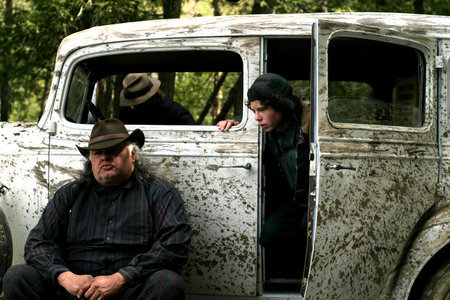 Charlie McDermott 234405