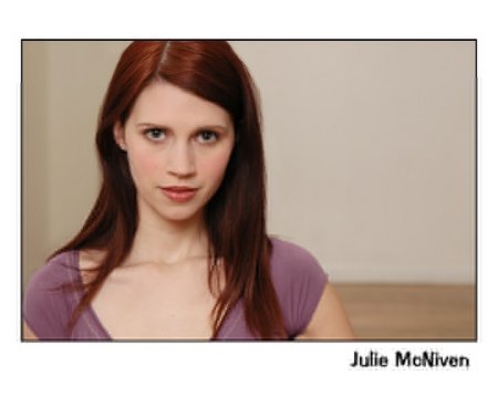 Julie McNiven 230658