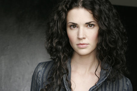 Laura Mennell 318293