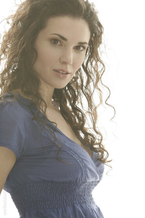 Laura Mennell 318294