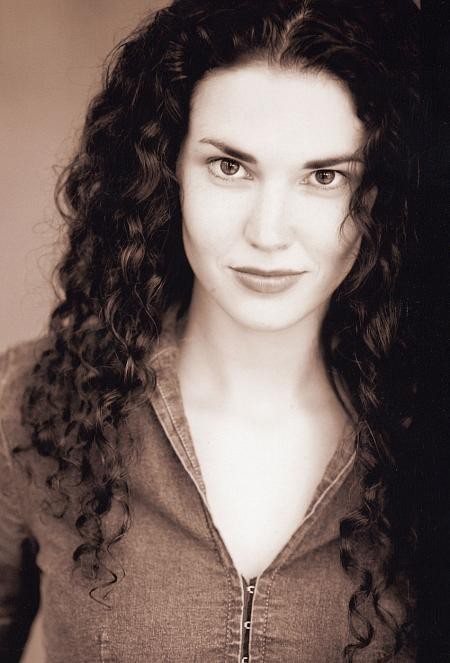 Laura Mennell 318296