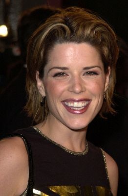 Neve Campbell 89024