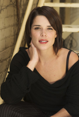 Neve Campbell 89064
