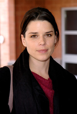 Neve Campbell 89074