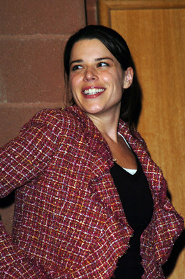 Neve Campbell 89076
