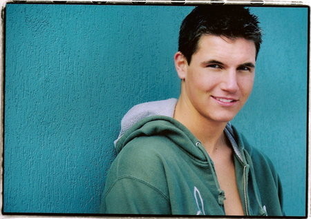 Robbie Amell 33111