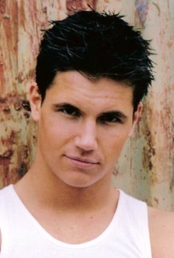 Robbie Amell 33112