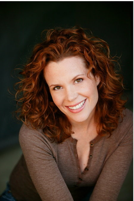 Robyn Lively 128515