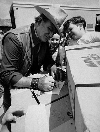 John Wayne 3873