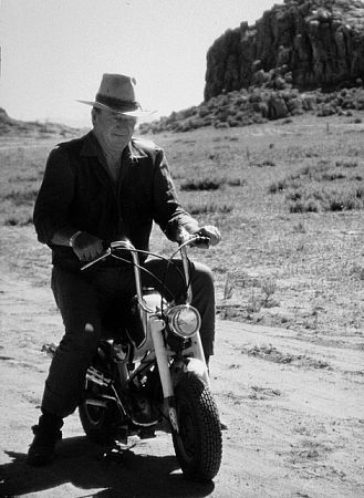 John Wayne 3877